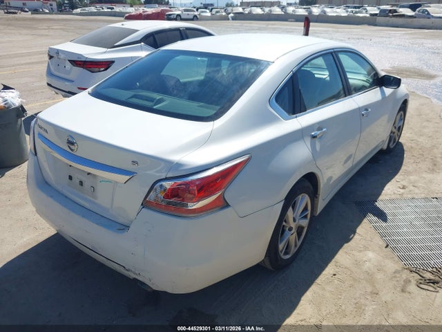 Nissan Altima 2.5 S 2015 1N4AL3AP0FN337021 Image 4