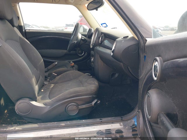 2011 MINI COOPER S WMWSV3C58BTY20666 Photo 4