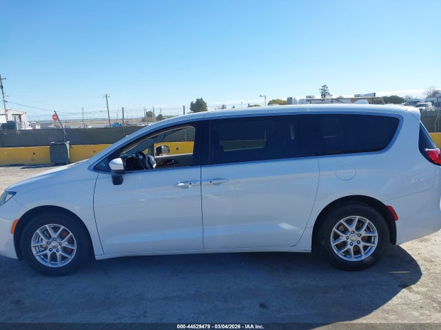Chrysler Pacifica Touring 2017 2C4RC1DG7HR531709 Image 14
