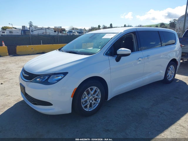 Chrysler Pacifica Touring 2017 2C4RC1DG7HR531709 Image 2