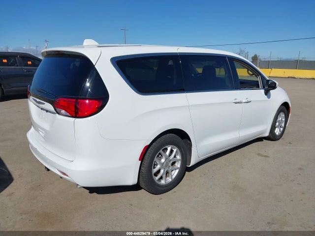 Chrysler Pacifica Touring 2017 2C4RC1DG7HR531709 Image 4