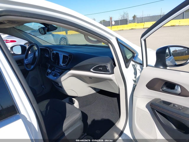Chrysler Pacifica Touring 2017 2C4RC1DG7HR531709 Image 5