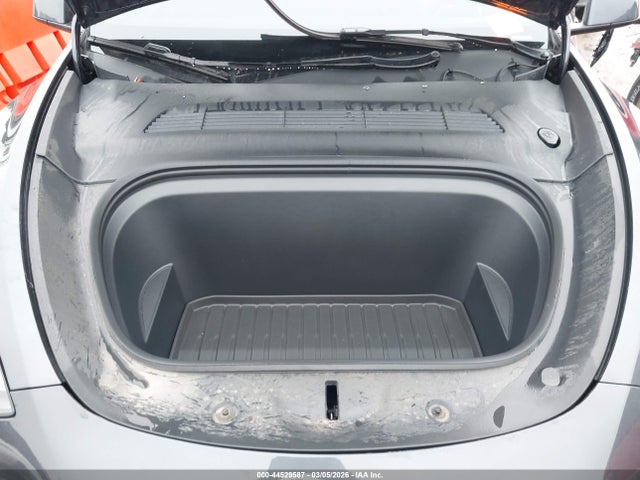 2024 Tesla Model Y Long Range Dual Motor All-wheel Drive მანქანა იყიდება აუქციონზე, vin: 7SAYGDEE8RA336133, აუქციონის ნომერი: 44529587