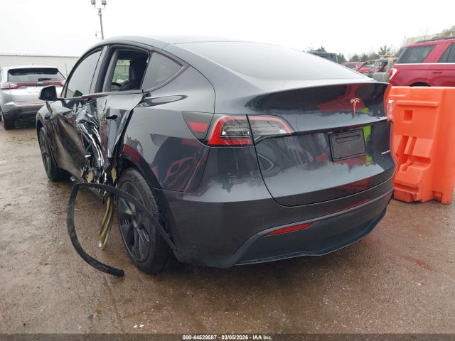 2024 Tesla Model Y Long Range Dual Motor All-wheel Drive მანქანა იყიდება აუქციონზე, vin: 7SAYGDEE8RA336133, აუქციონის ნომერი: 44529587