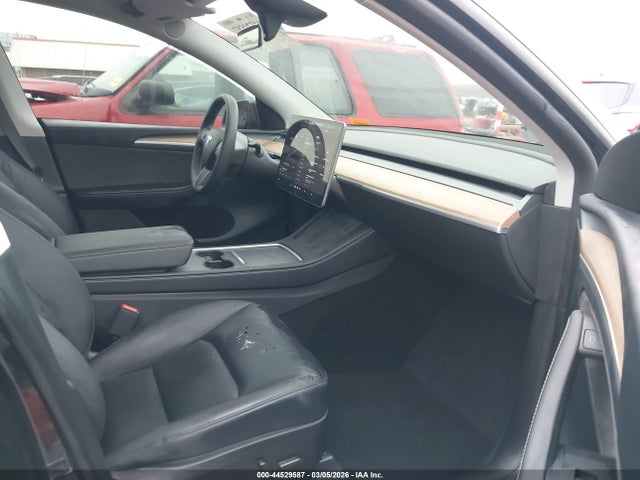 2024 Tesla Model Y Long Range Dual Motor All-wheel Drive მანქანა იყიდება აუქციონზე, vin: 7SAYGDEE8RA336133, აუქციონის ნომერი: 44529587