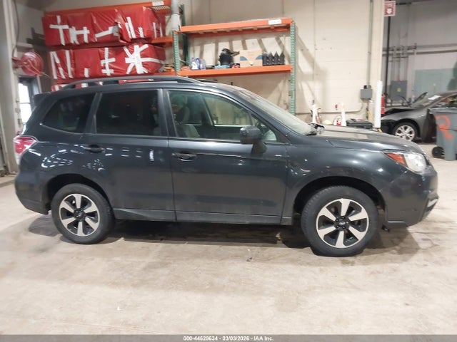 Subaru Forester 2.5i Premium 2018 JF2SJAEC3JH424064 Image 13