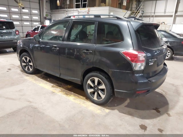 Subaru Forester 2.5i Premium 2018 JF2SJAEC3JH424064 Image 3