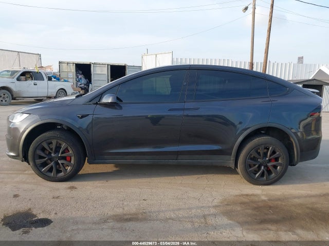 Продаж на аукціоні авто 2023 Tesla Model X Plaid Tri Motor All-wheel Drive, vin: 7SAXCBE64PF422737, номер лоту: 44529673