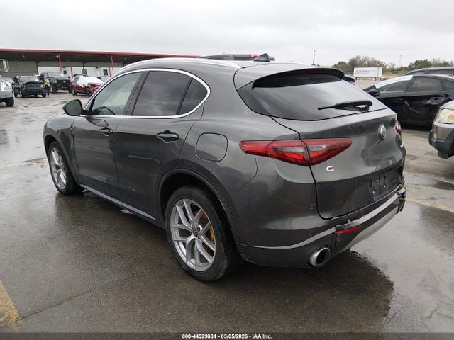 2021 ALFA ROMEO STELVIO ZASPAKBN4M7D18739 Photo 2
