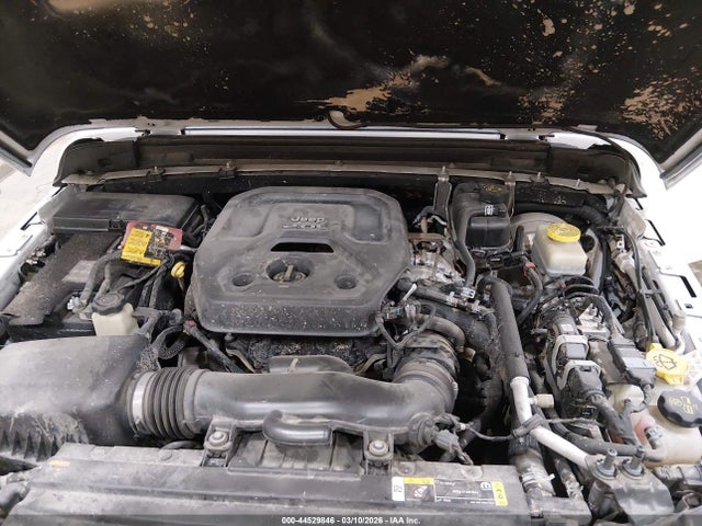 1C4HJXEN0MW592175 Jeep Wrangler Unlimited Sahara 4x4