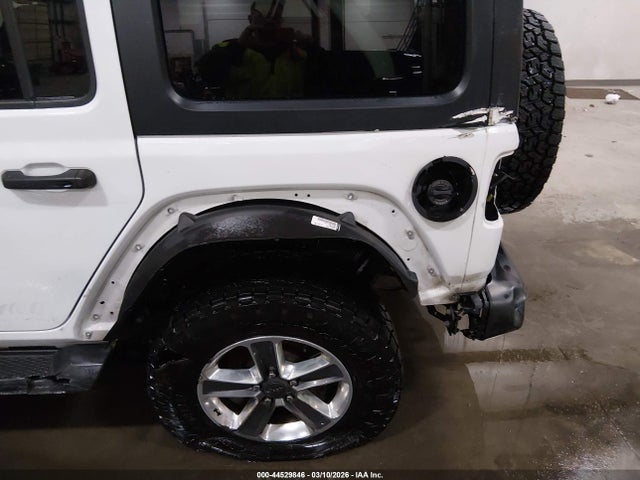 1C4HJXEN0MW592175 Jeep Wrangler Unlimited Sahara 4x4