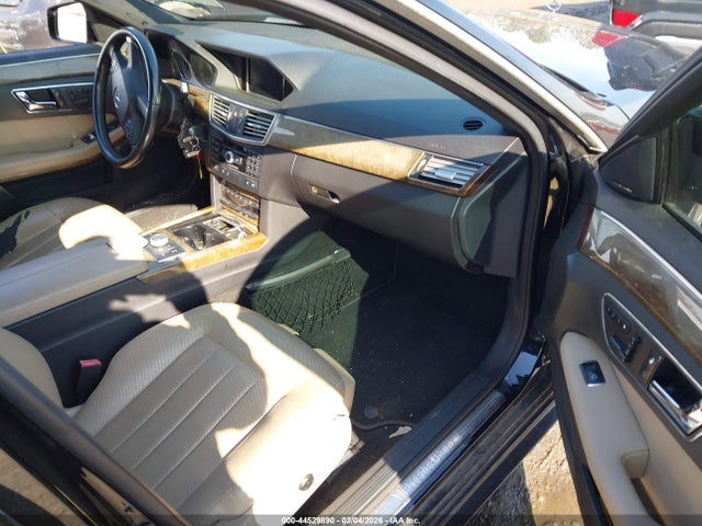 2011 MERCEDES-BENZ E 550 WDDHF7CB5BA421965 Photo 4