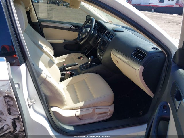 2017 Volkswagen Jetta 1.4t Se მანქანა იყიდება აუქციონზე, vin: 3VWDB7AJ3HM376953, აუქციონის ნომერი: 44529979