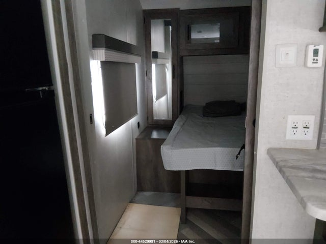 44529991 :رقم المزاد ، 4X4TWDX26MA271326 vin ، 2021 Wildwood M-22rbs مزاد بيع