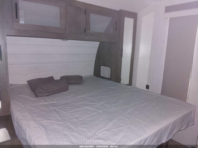 44529991 :رقم المزاد ، 4X4TWDX26MA271326 vin ، 2021 Wildwood M-22rbs مزاد بيع