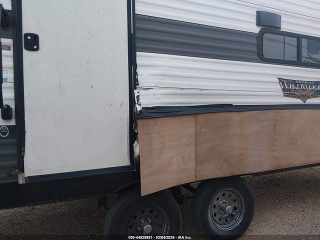 44529991 :رقم المزاد ، 4X4TWDX26MA271326 vin ، 2021 Wildwood M-22rbs مزاد بيع
