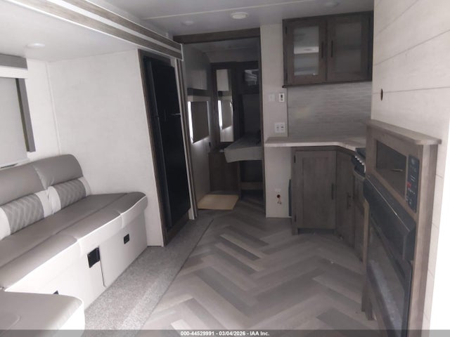 44529991 :رقم المزاد ، 4X4TWDX26MA271326 vin ، 2021 Wildwood M-22rbs مزاد بيع