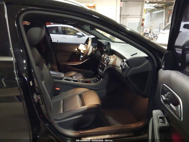 2020 MERCEDES-BENZ GLA 250 W1NTG4GB4LJ695677 Photo 4