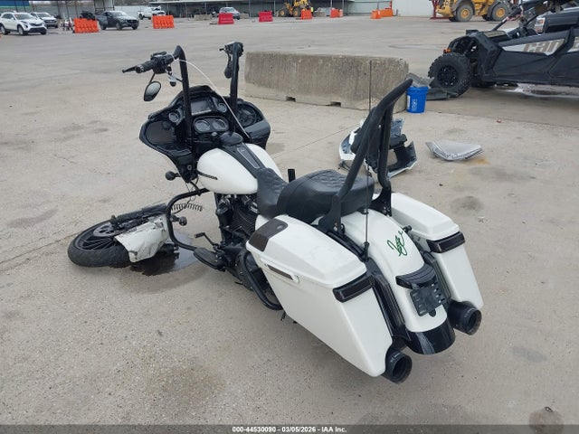 2018 HARLEY-DAVIDSON FLTRXS 1HD1KTC14JB679358 Photo 2