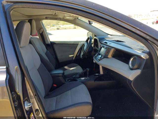 JTMWFREV3FJ036463 Toyota Rav4 Xle