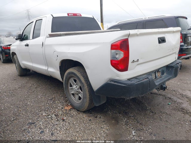 Aukcja sprzedaży 2017 Toyota Tundra Sr 5.7l V8, vin: 5TFUW5F13HX625184, numer aukcji: 44530368