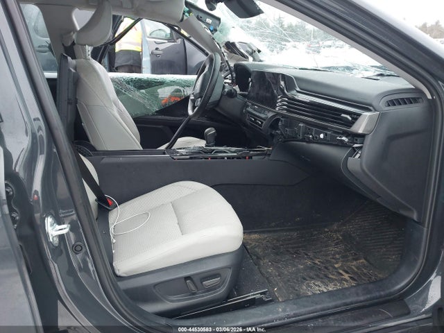 Toyota CAMRY XLE 2025 4T1DBADK8SU538210 Image 5