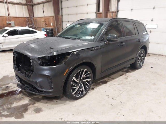 Lincoln Aviator Black Label 2025 5LM5J9XC7SGL20197 Image 2