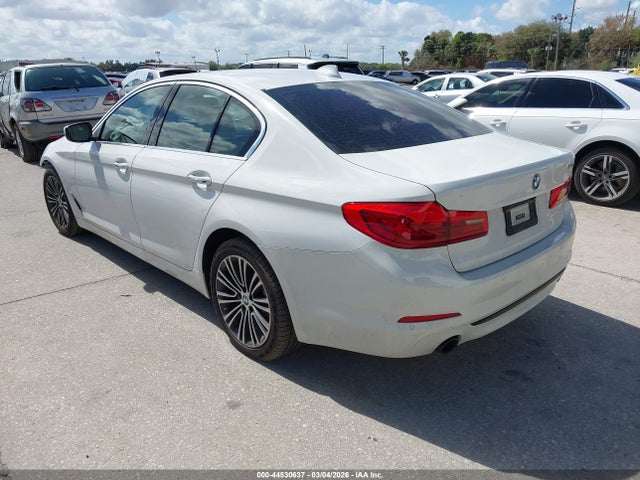 2018 BMW 530I WBAJA5C50JWA37005 Photo 2