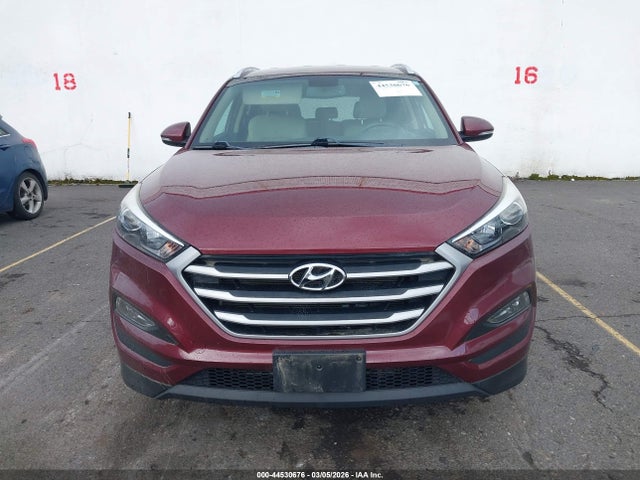 KM8J33A48HU473112 Hyundai Tucson Se Plus