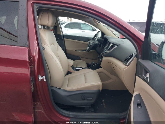KM8J33A48HU473112 Hyundai Tucson Se Plus