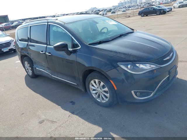 44530773 :رقم المزاد ، 2C4RC1BG0JR149126 vin ، 2018 Chrysler Pacifica Touring L مزاد بيع