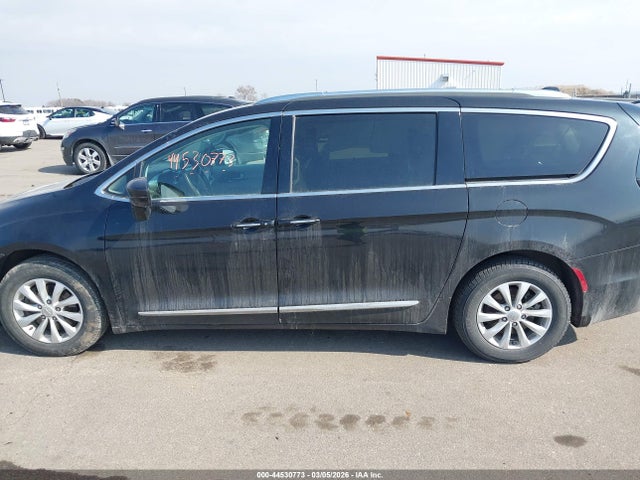 2018 Chrysler Pacifica Touring L მანქანა იყიდება აუქციონზე, vin: 2C4RC1BG0JR149126, აუქციონის ნომერი: 44530773