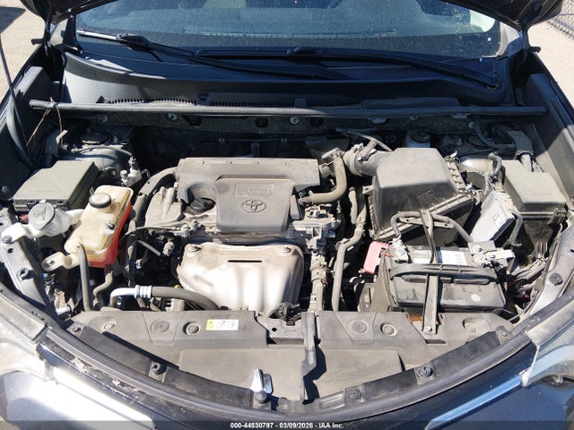 JTMZFREV8JJ753429 Toyota RAV4 LE