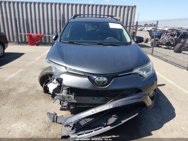 JTMZFREV8JJ753429 Toyota RAV4 LE