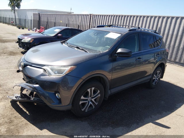 JTMZFREV8JJ753429 Toyota RAV4 LE