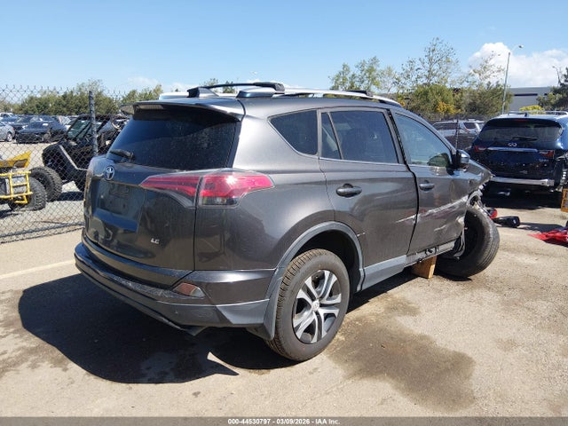 JTMZFREV8JJ753429 Toyota RAV4 LE