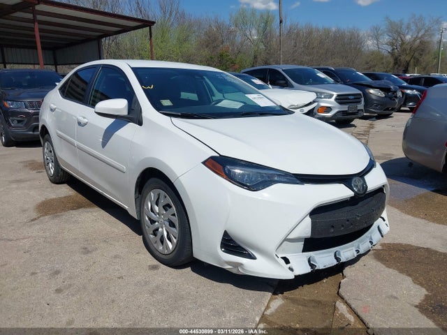Toyota COROLLA LE 2018 5YFBURHE1JP811380 главное изображение