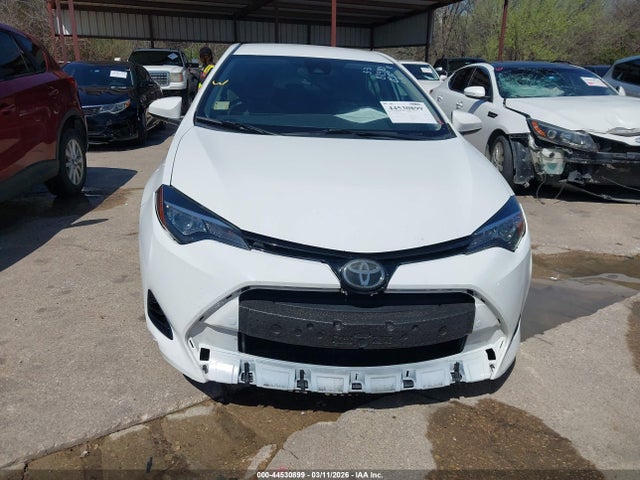 Toyota COROLLA LE 2018 5YFBURHE1JP811380 Image 11