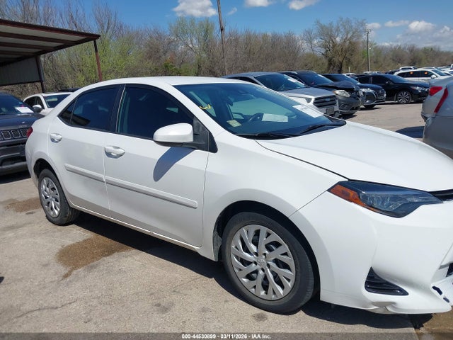 Toyota COROLLA LE 2018 5YFBURHE1JP811380 Image 12