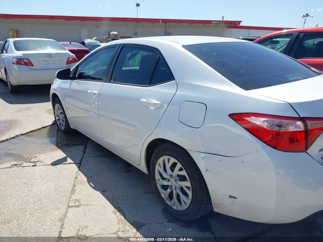 Toyota COROLLA LE 2018 5YFBURHE1JP811380 Image 13