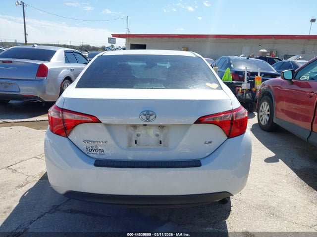 Toyota COROLLA LE 2018 5YFBURHE1JP811380 Image 15