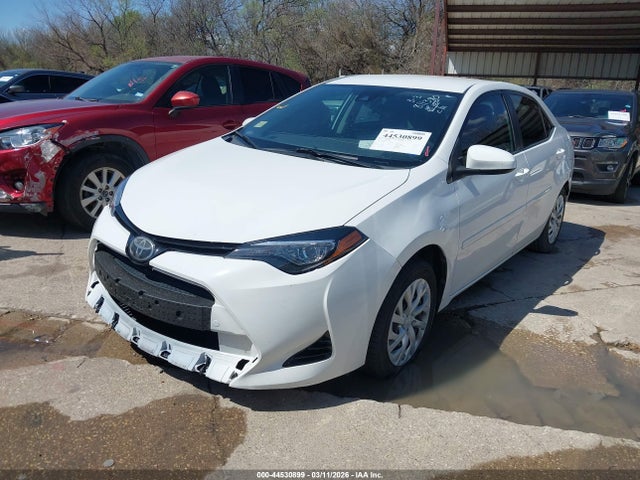 Toyota COROLLA LE 2018 5YFBURHE1JP811380 Image 2