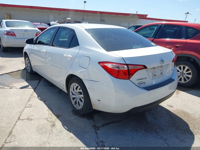 Toyota COROLLA LE 2018 5YFBURHE1JP811380 Image 3