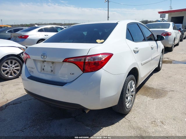 Toyota COROLLA LE 2018 5YFBURHE1JP811380 Image 4