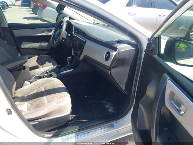 Toyota COROLLA LE 2018 5YFBURHE1JP811380 Image 5