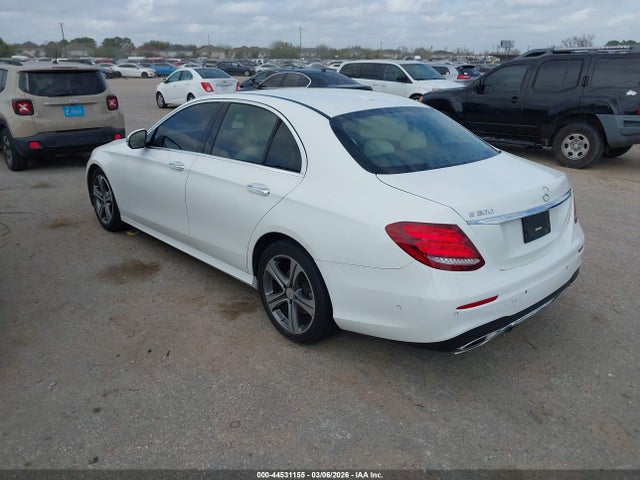 2017 MERCEDES-BENZ E 300 WDDZF4JB6HA074144 Photo 2