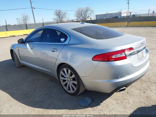 2011 JAGUAR XF SAJWA0GB4BLR81497 Photo 2