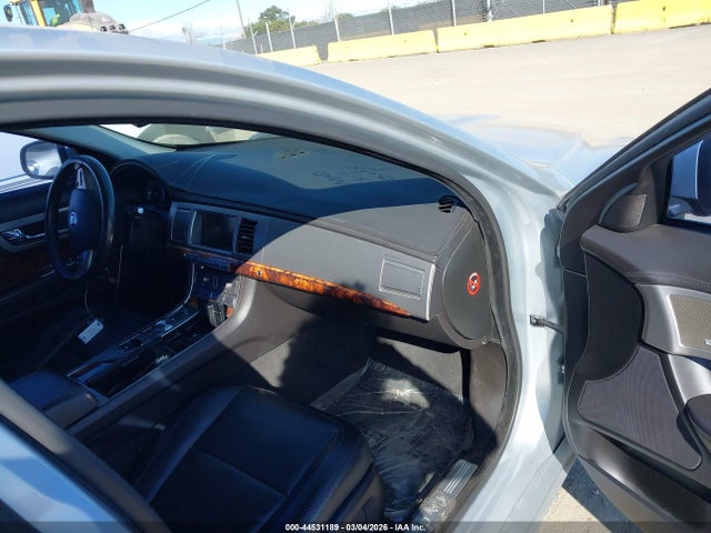 2011 JAGUAR XF SAJWA0GB4BLR81497 Photo 4