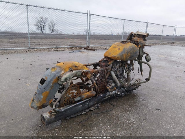 2010 HARLEY-DAVIDSON FLHTK 1HD1KEM13AB616973 Photo 3