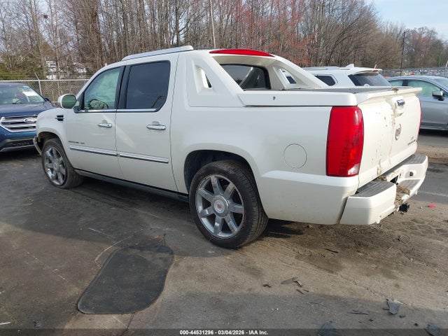 2013 CADILLAC ESCALADE EXT 3GYT4NEF5DG206891 Photo 2